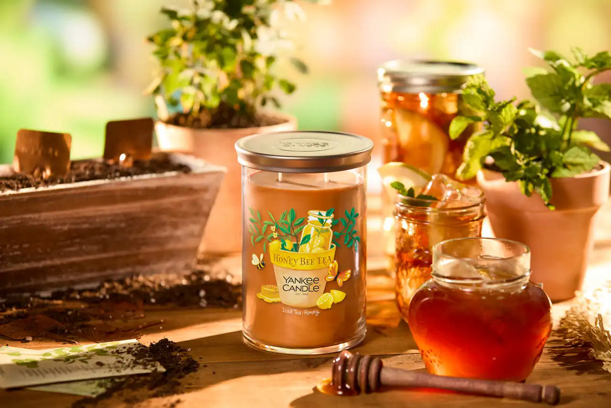 Honey Bee Tea - Iced Tea · Honey Large Tumbler Candle